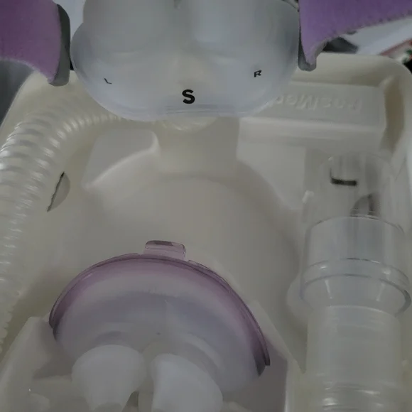 ResMed AirFit P10 Nasal Pillows - Picture 4 of 7